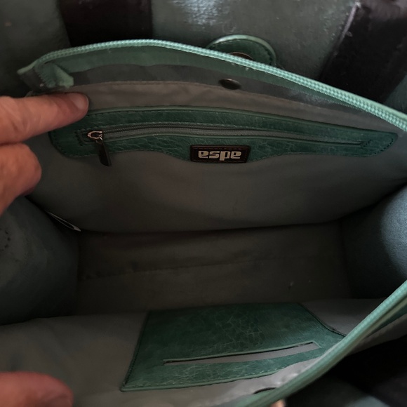 Green Espy Purse w Red Flowers and Multiple Pockets - Picture 4 of 5